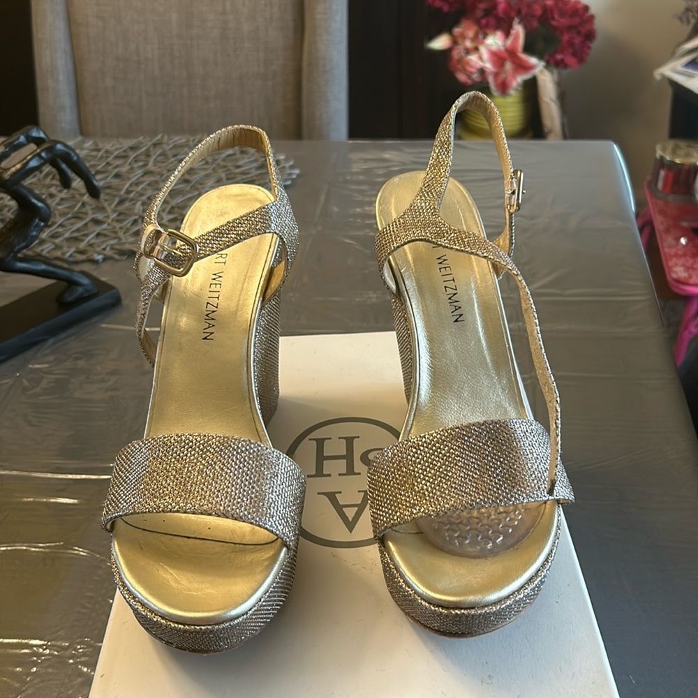 Preowned Stuart weitzman sandals in good condition